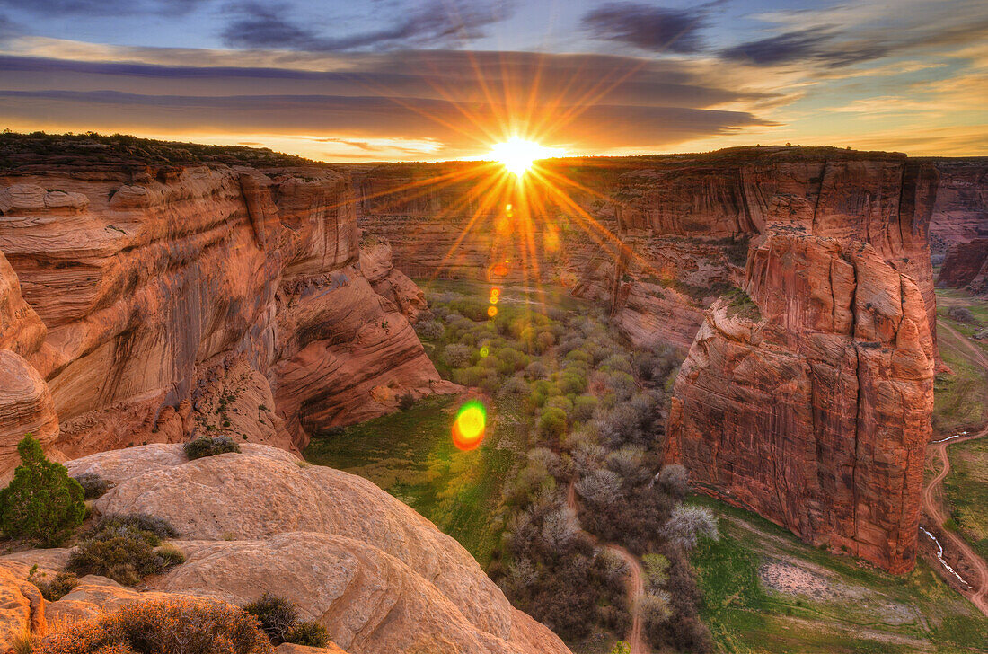 Sunrise over Canyon de Chelly, Canyon de Chelly National Monument, Arizona USA.