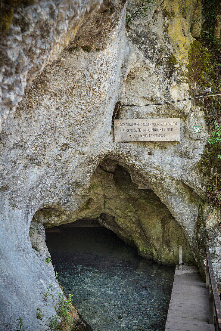 Wimsener Höhle im Aachtal, Zwiefalten, Landkreis Reutlingen, Oberschwäbische Barockstraße, Schwäbische Alb, Baden-Württemberg, Deutschland