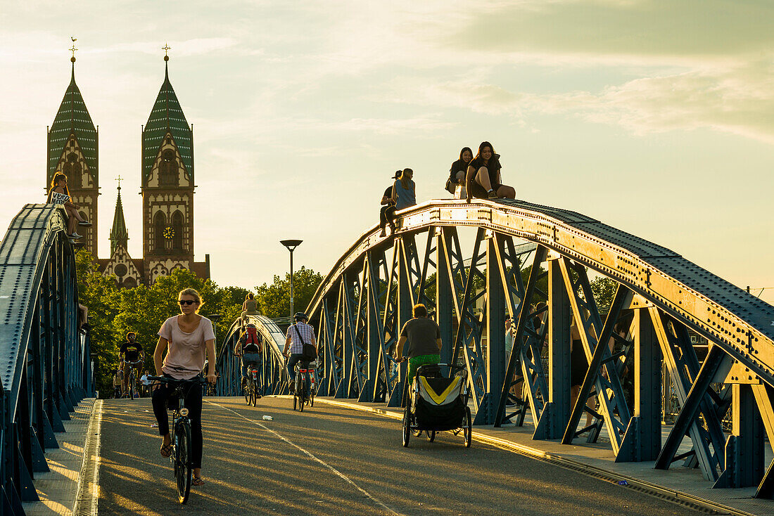 Wiwilibruecke, Blaue Brücke, Freiburg im Breisgau, Schwarzwald, Baden-Württemberg, Deutschland