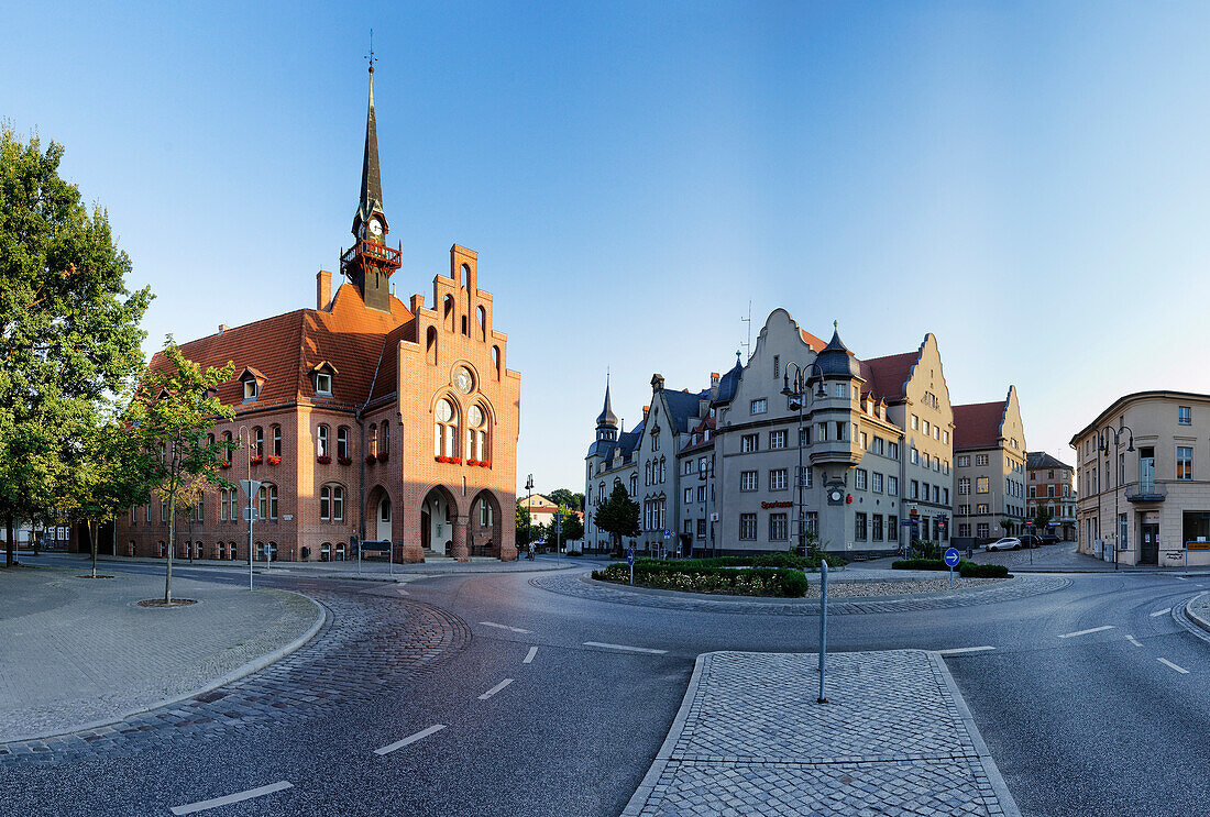 Stadtzentrum in Nauen mit dem Rathaus und Landratsamt, Nauen, Land Brandenburg, Deutschland