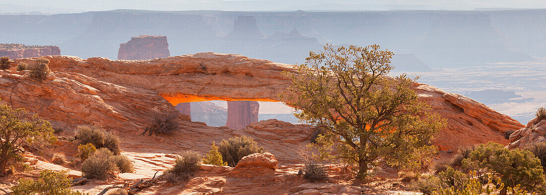 Mesa Arch, Canyonlands National Park, Moab, Utah, USA