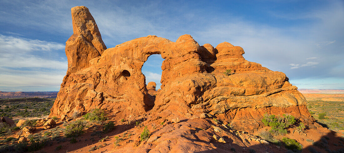 Turrent Arch, The Windows Section, Arches National Park, Utah, USA