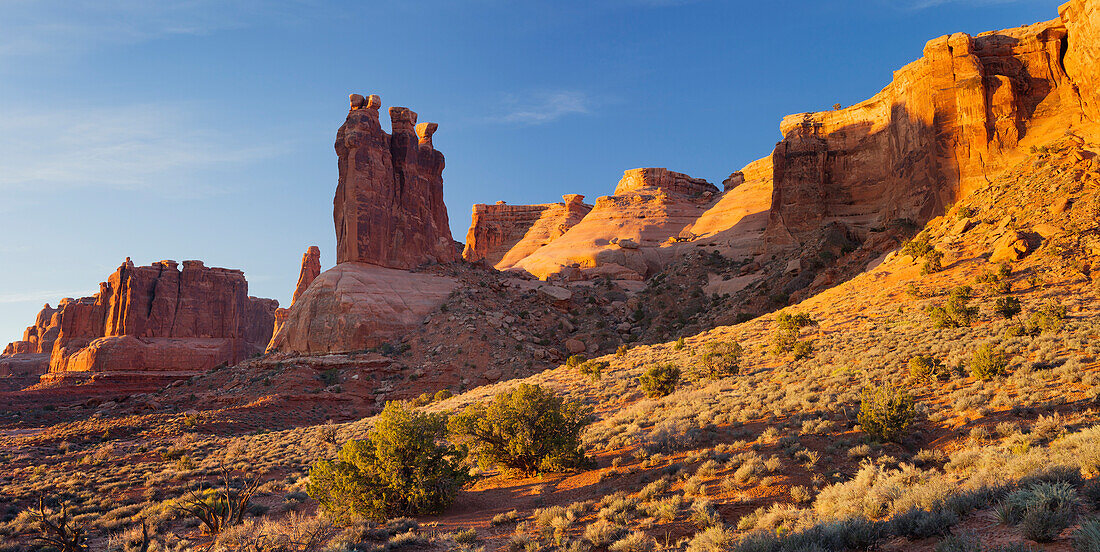 Three Gossips, Couthouse Towers, Arches National Park, Moab, Utah, USA