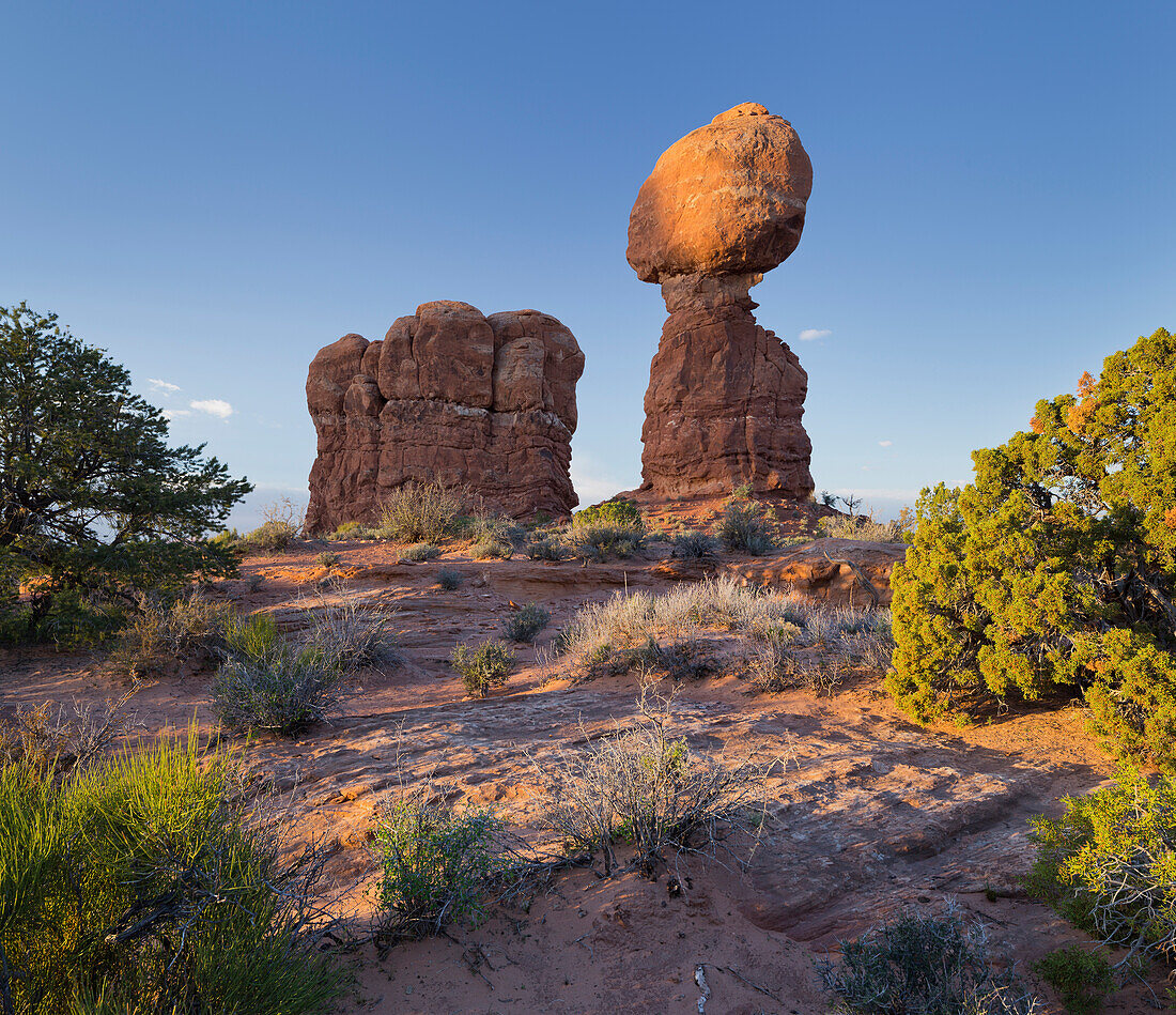 Balanced Rock, Elephant Butte, Arches National Park, Moab, Utah, USA