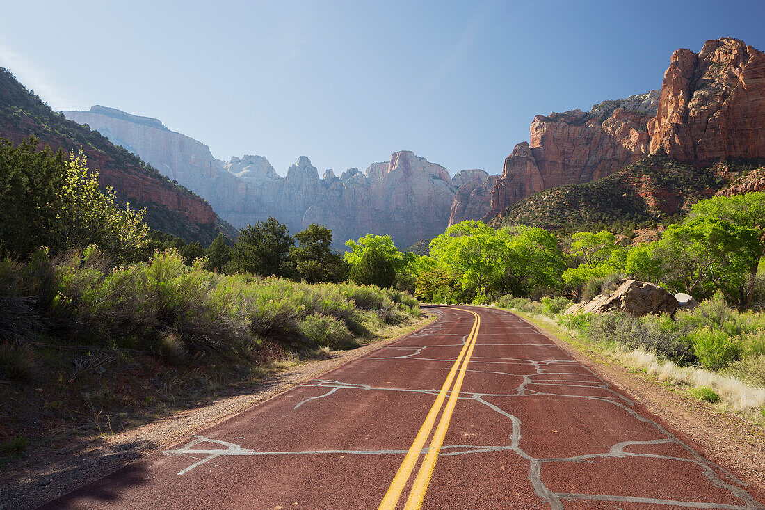 Towers of the Virgin, Altar of Sacrifice, Strasse zum Ranger Heim, Cottonwood, Zion National Park, Utah, USA