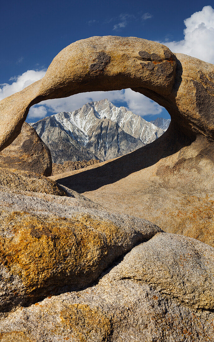 Tunnabora Peak, Mobius Arch, Alabama Hills, nahe Lone Pine, Sierra Nevada, Kalifornien, USA