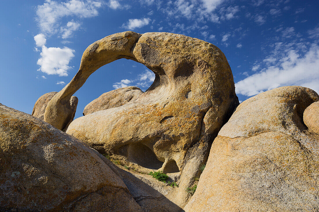Mobius Arch, Alabama Hills, nahe Lone Pine, Sierra Nevada, Kalifornien, USA