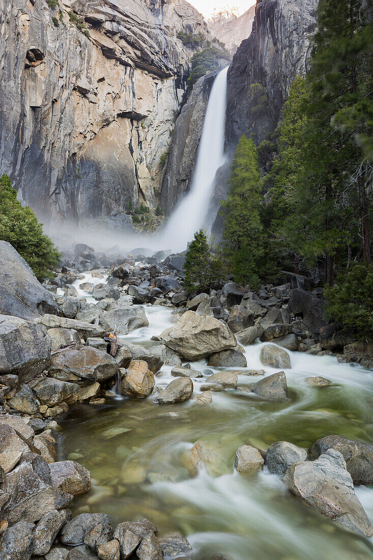 Lower Yosemite Falls, Yosemite Creek, Yosemite National Park, Kalifornien, USA