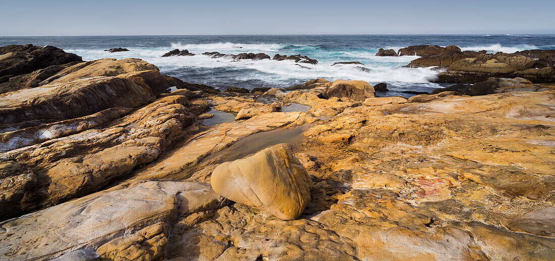 Felsküste bei Point Lobos State Natural Reserve, Carmel by the Sea, Kalifornien, USA