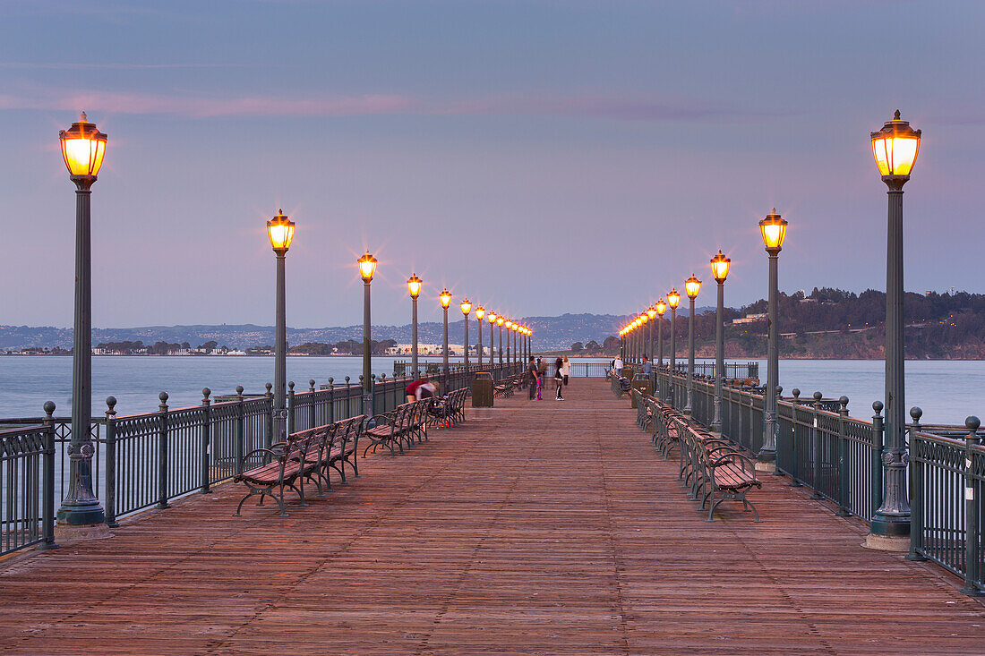 Laternen, Pier 7, San Francisco, Californien, USA