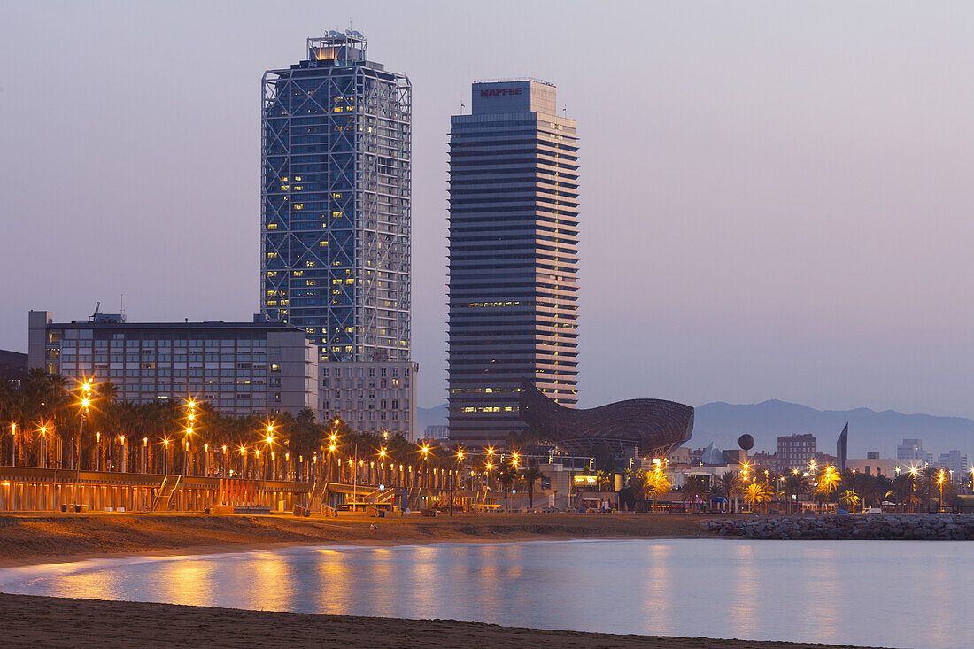 beach of Barceloneta, Arts Hotel and Torre Mapfre, fish, sculpture by Frank O. Gehry, Vila Olimpica, Barceloneta, Barcelona, Catalunya, Catalonia, Spain, Europe