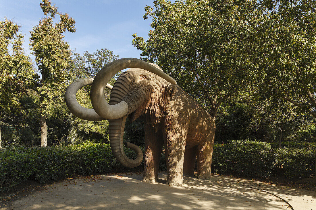 Mammut, Skulptur im Park, Parc de la Ciutadella, Stadtpark, Weltausstellung 1888, Barcelona, Katalonien, Spanien, Europa