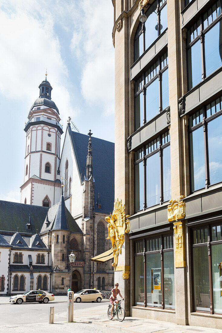 St. Thomas Church, bank building in foreground, Leipzig, Saxony, Germany