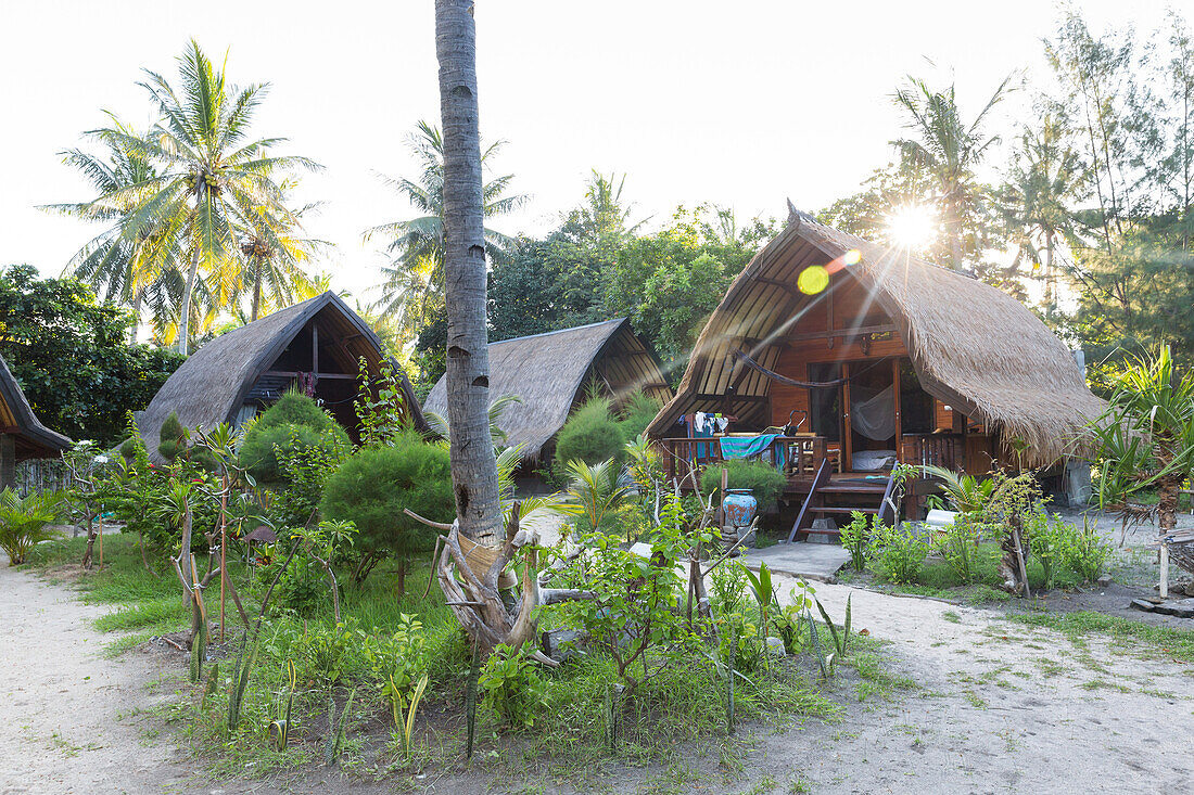 Hütten der Ferienanlage Gili Lumbung, Gili Air, Lombok, Indonesien