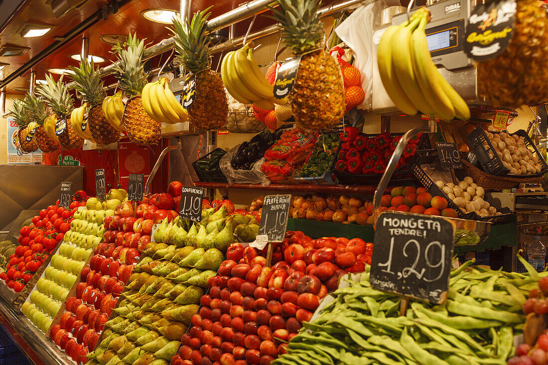 fruits, Mercat de la Boqueria, market hall, La Rambla, city district El Raval, Ciutat Vella, old town, Barcelona, Catalunya, Catalonia, Spain, Europe