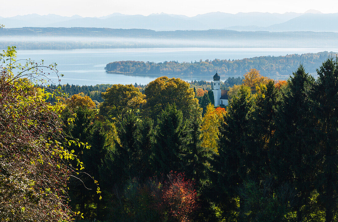 view from Ilkahoehe across Lake Starnberg to the alps, Autumn, chapel with onion shaped tower, near Tutzing, Starnberg five lakes region, Starnberg, Bavarian alpine foreland, Upper Bavaria, Bavaria, Germany, Europe