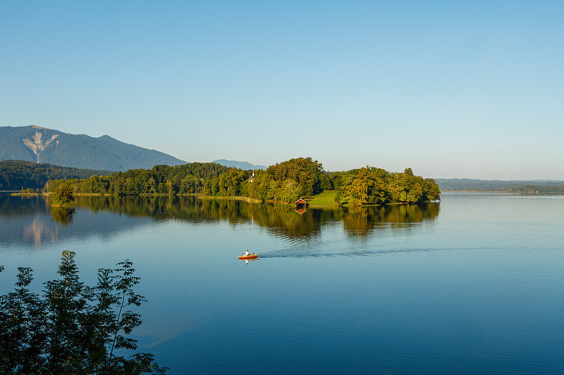 Lake Staffelsee and Woerth island with rowing boat, Seehausen am Staffelsee, near Murnau, Blue Land, district Garmisch-Partenkirchen, Bavarian alpine foreland, Upper Bavaria, Bavaria, Germany, Europe