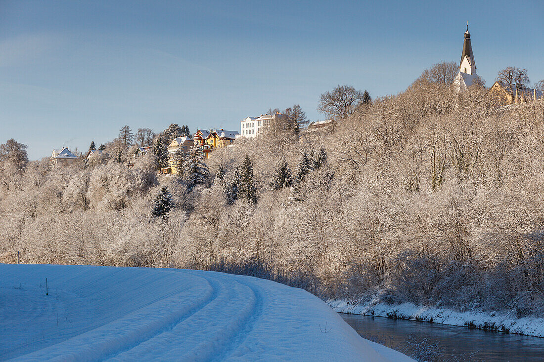 Pullach and church on the high bank of the Isar river valley, winter, Pullach im Isartal, south of Munich, Upper Bavaria, Bavaria, Germany, Europe