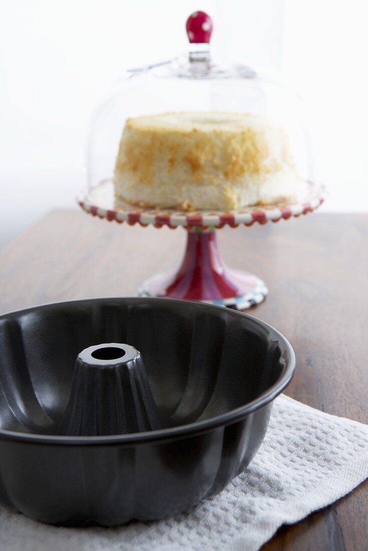Bundt Pan, Angel Food Cake in Cake Dish