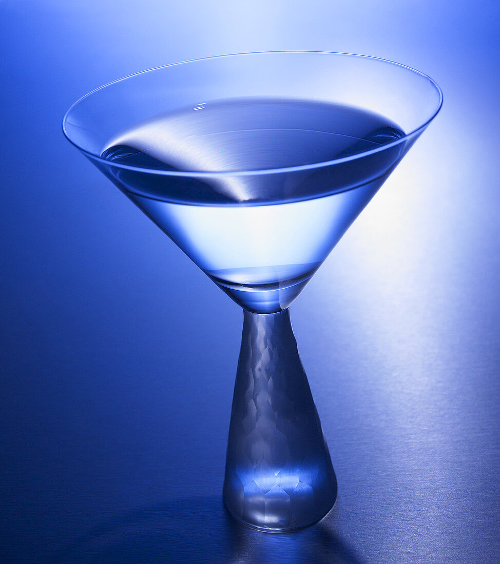 Martiniglas, blau beleuchtet