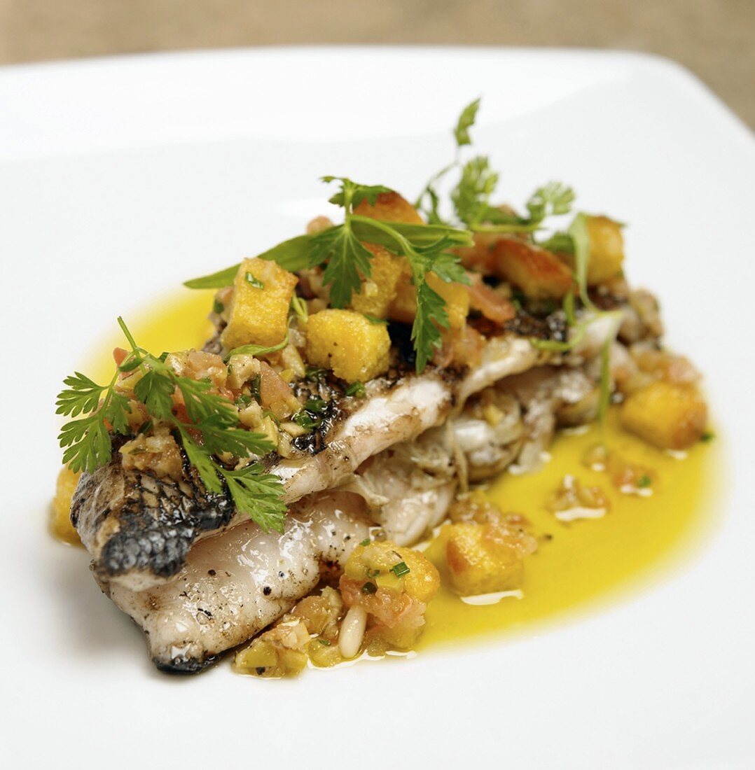 Fish with mango sauce and croutons