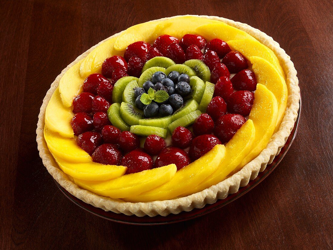 Früchtetarte mit Mango, Himbeeren, Kiwi and Blaubeeren