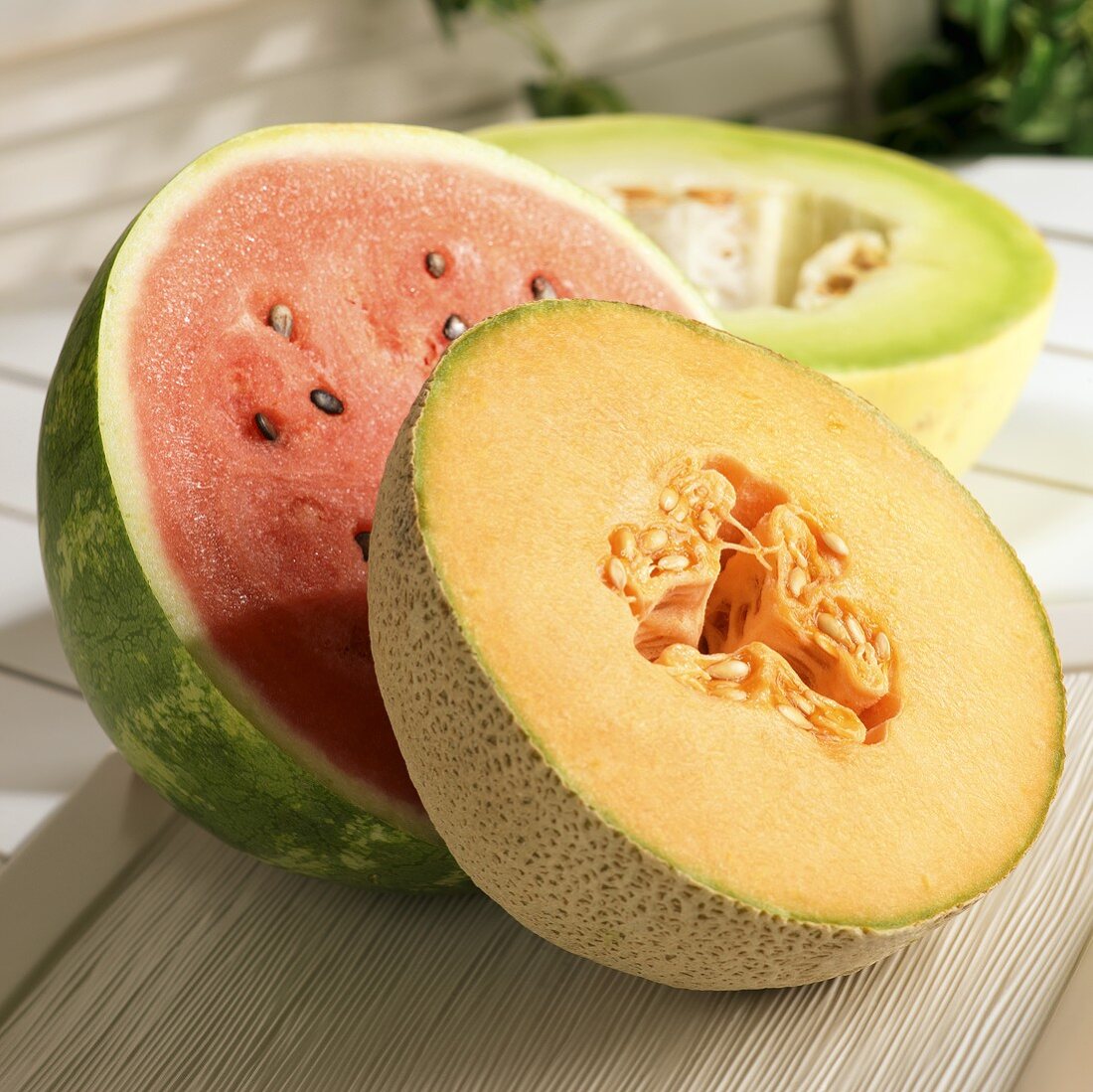 Drei halbe Melonen: Wassermelone, Honigmelone & Cantaloupe