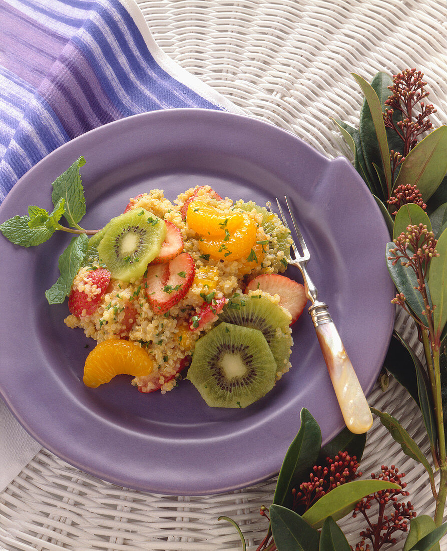 Fruchtsalat mit Quinoa und Minze