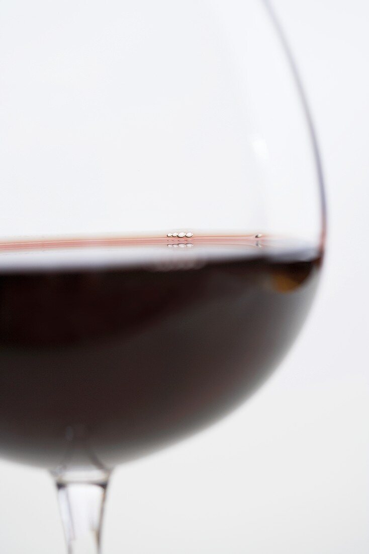 Ein Glas Pinot Noir (Nahaufnahme)
