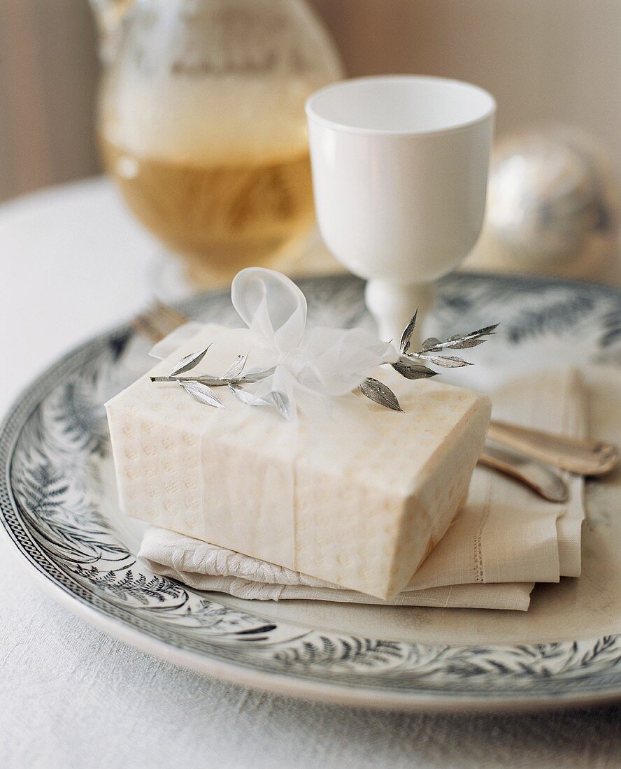 Place Setting Set with a Gift