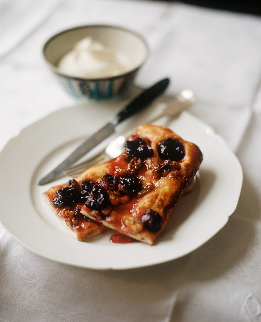 Focaccia mit Trauben und Walnüssen