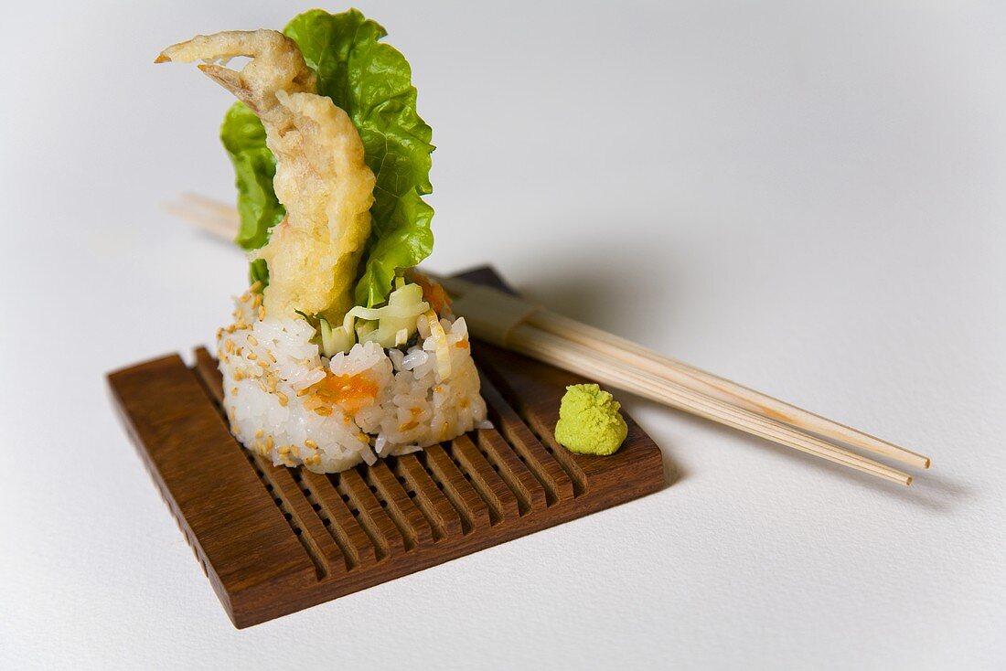 Inside-out roll with deep-fried spider crab