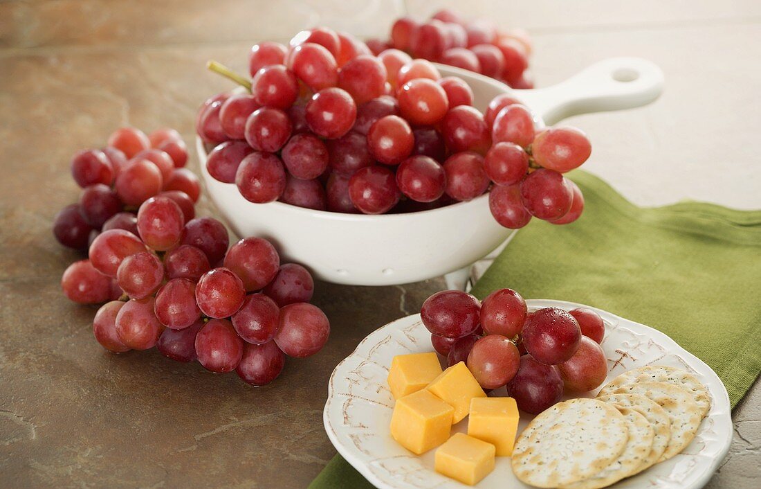 Fresh Red Grapes with Cheese and Crackers