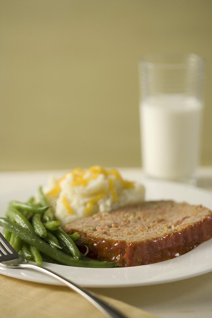 Turkey meatloaf with Beans and Mashed Potatoes