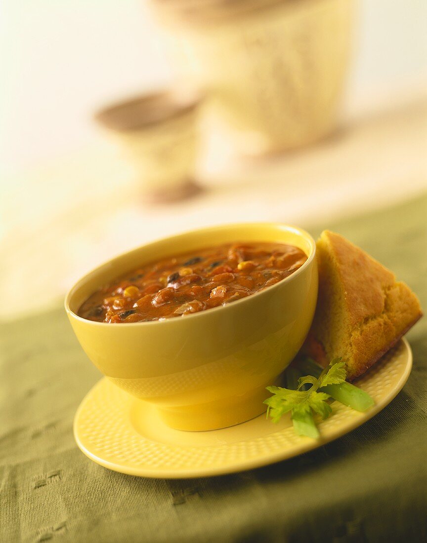 Chili con Carne mit Maisbrot