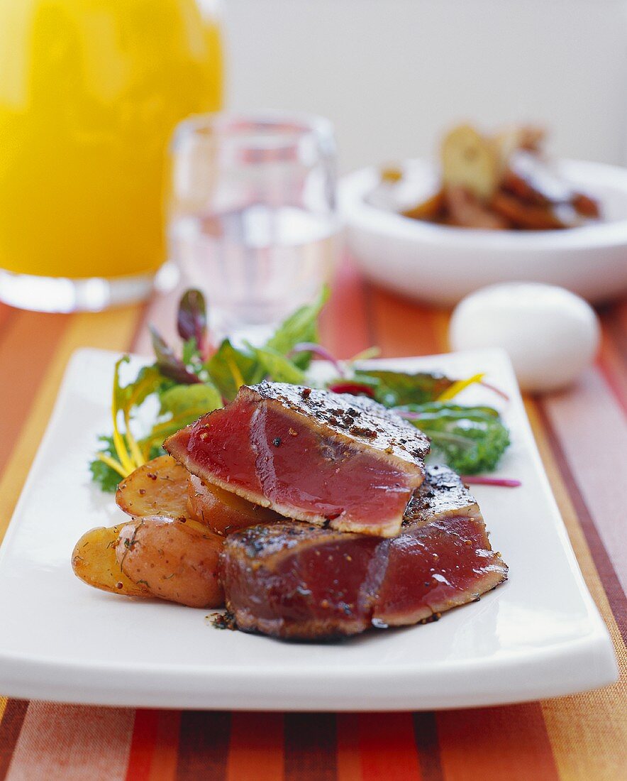 Tuna with Baby Potatoes and Salad