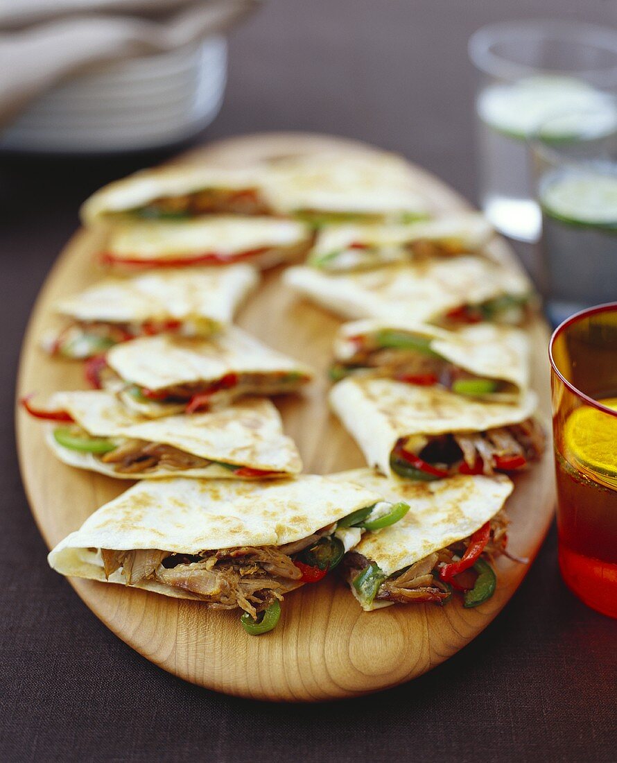 Quesadillas mit Hähnchen und Paprika