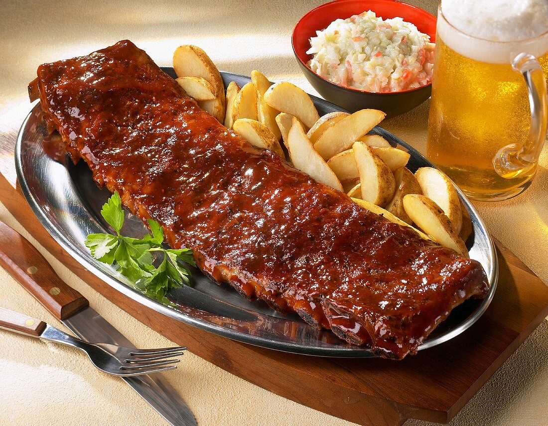 Barbecue Spare Ribs with Oven Fries and Beer