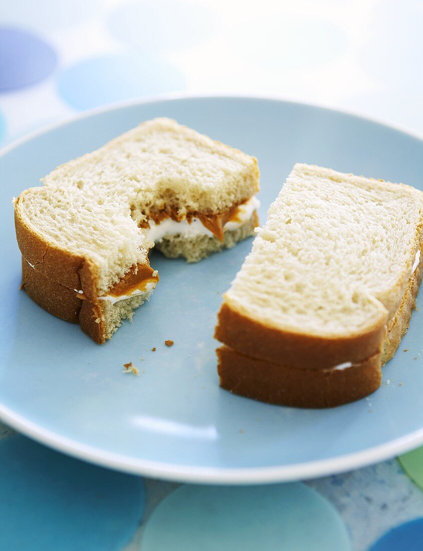 Fluffernutter (Sandwich mit Erdnussbutter, Marshmallowcreme)