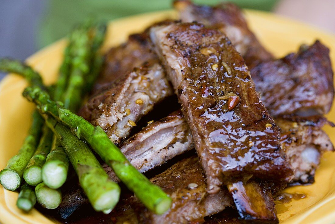 Grilled Spare Ribs with Green Asparagus