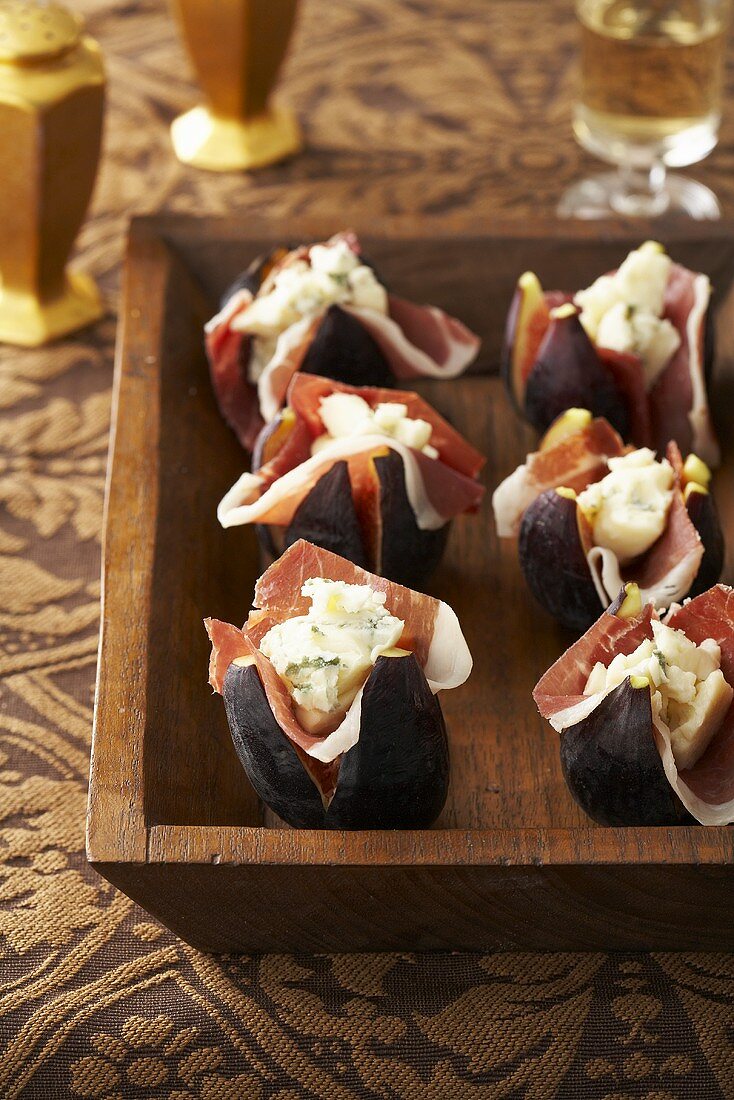 Figs Stuffed with Prosciutto and Gorgonzola Cheese
