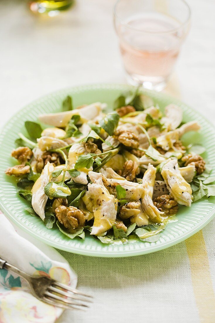 Hähnchensalat mit Brunnenkresse und Walnüssen