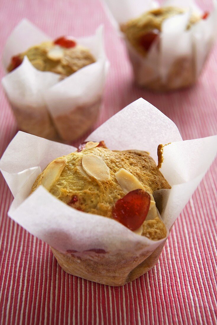 Kirsch-Mandel-Muffins im Papier