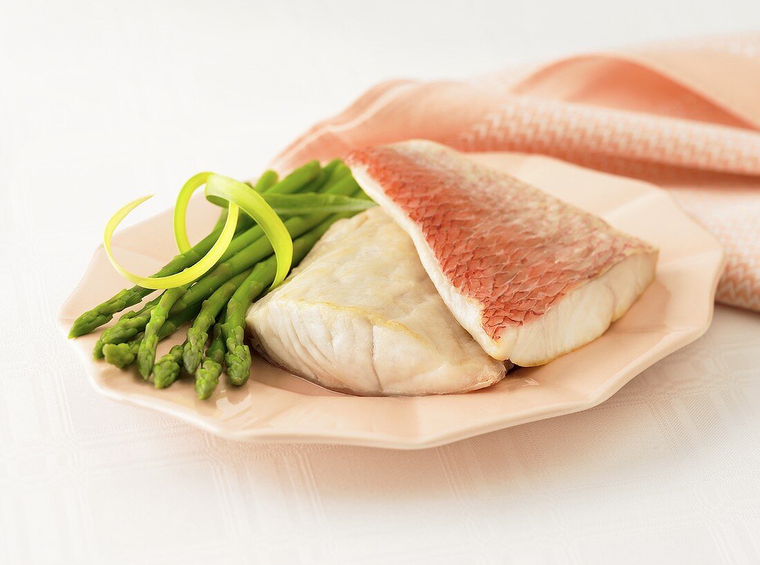 Baked Red Snapper Fillets with Asparagus