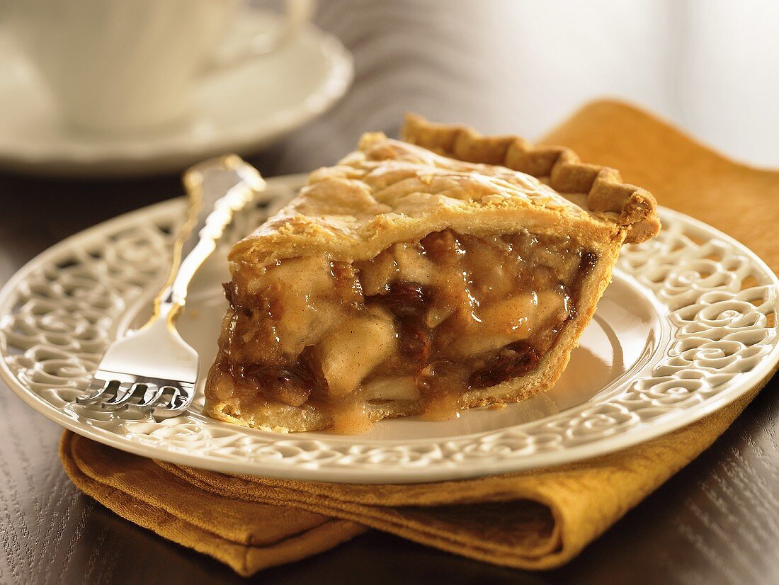 Stück Applepie mit Walnüssen und Rosinen