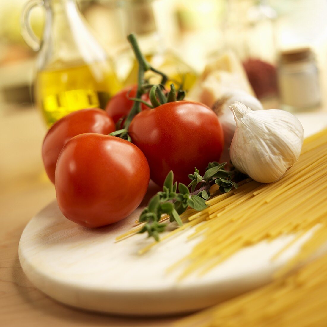 Tomaten, Oregano, Spaghetti und Knoblauch