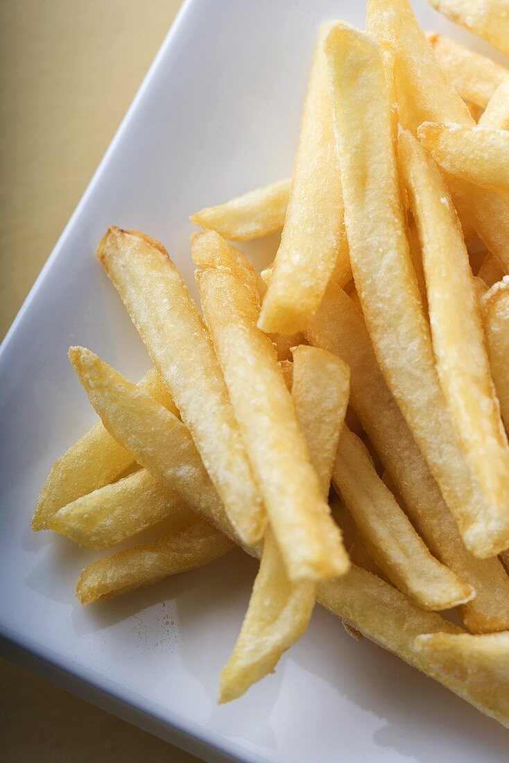 Pommes frites auf einem Teller