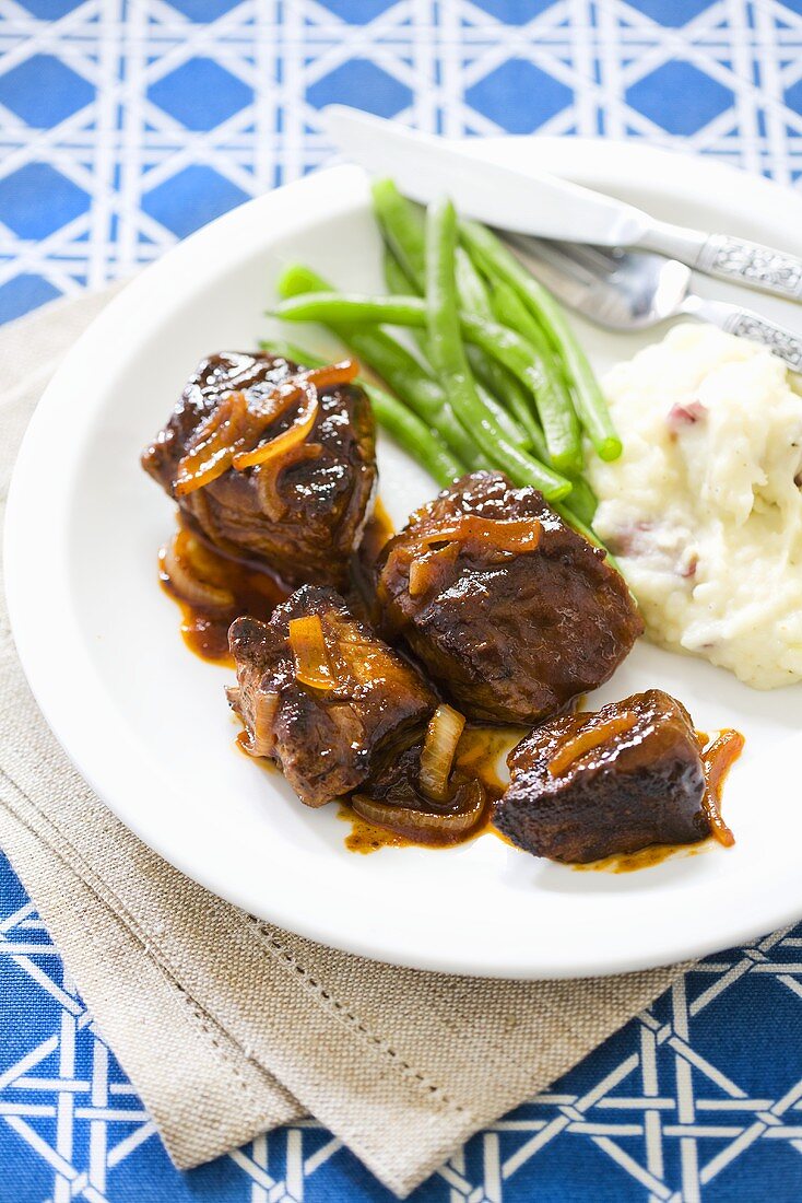 Rindfleisch mit grünen Bohnen und Kartoffelpüree