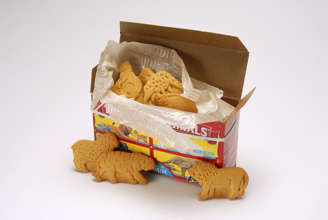 Kekse mit Tierfiguren in einer Schachtel