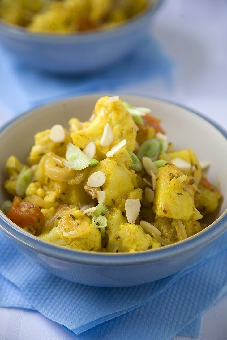 Würziger Kartoffel-Blumenkohl-Salat